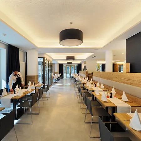 Bayer 89 Vi Vadi Hotel 3*