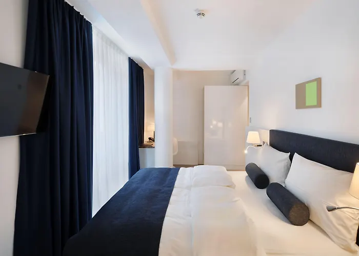 Bayer 89 Vi Vadi Hotel